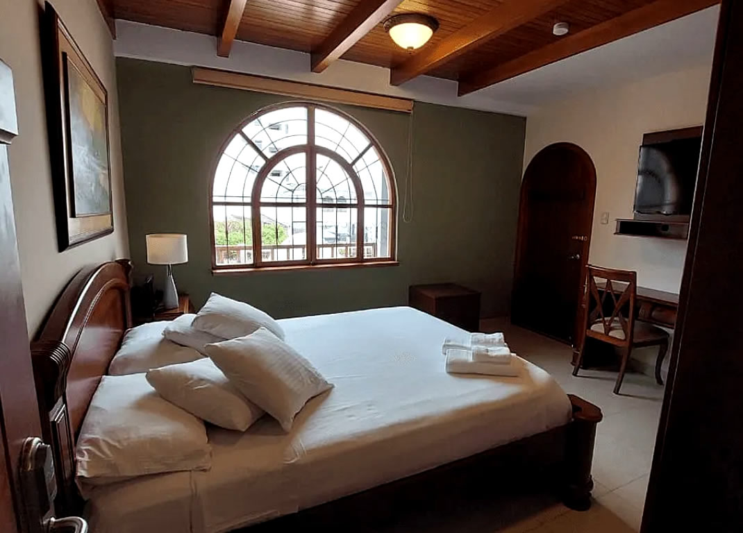 Deluxe Queen Room with Jacuzzi