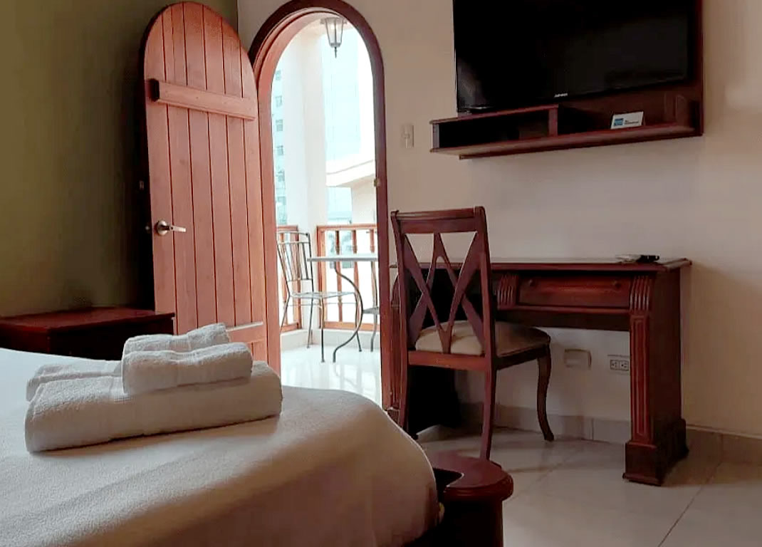 Deluxe Queen Room with Jacuzzi